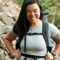 Symbiosis Gear The Aspen UL Rucksack Damen mit speziellen Schultergurten für viele verschiedene Körbchengrößen