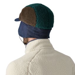 geschützte, warme Ohren mit der Patagonia Range Earflap Cap in Cascade Green Ansicht Rückseite