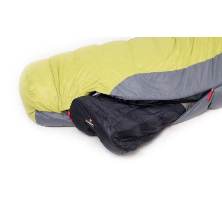 Warmpeace Down Foot Warmer im Schlafsack eingesetzt um die Wärmeleistung im Fußbereich zu erhöhen