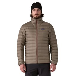 Patagonia Down Sweater von 185 cm großem Model in Größe M getragen