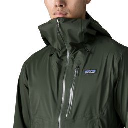Patagonia Granite Crest Rain Jacket mit hoch schließendem Kragen und Brusttasche