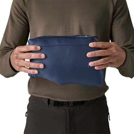 der Patagonia Down Sweater kann in der eigenen Brusttasche verstaut werden