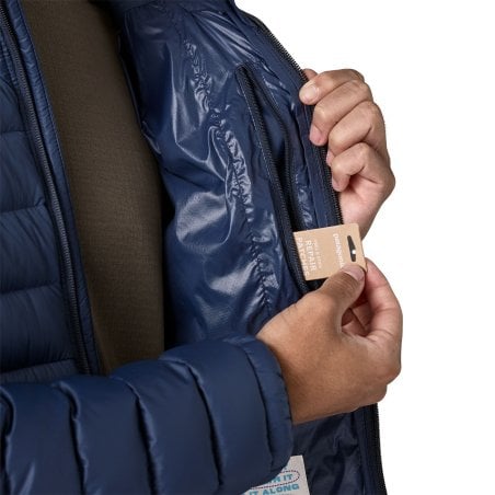 Patagonia Down Sweater bringt Flicken zur Reparatur mit