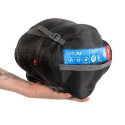 Pajak Core 750 Daunenschlafsack klein verpackt im Kompressionspacksack