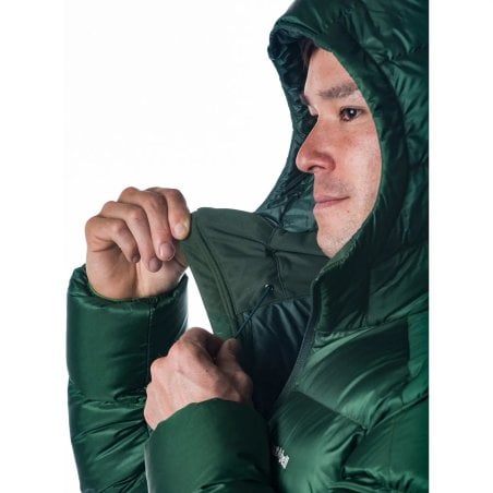 Montbell Alpine Light Down Parka mit weicher Kinnschutzabdeckung am Verschluss