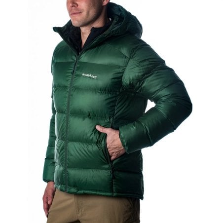Fronttaschen am Montbell Alpine Light Down Parka