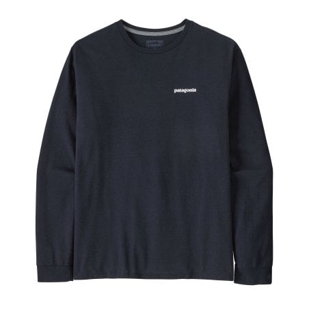 Patagonia Long-Sleeved P-6 Logo Responsibili-Tee New Navy mit dezentem Logo vorne