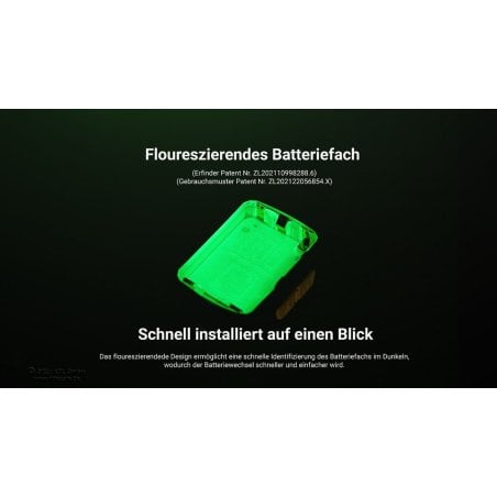Floureszierendes Batteriefach an der Nitecore UT27 MCT Stirnlampe