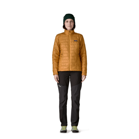 Patagonia Nano Puff Jacket Damen mit recycelter PrimaLoft Füllung Ganzkörperansicht