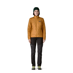 Patagonia Nano Puff Jacket Damen mit recycelter PrimaLoft Füllung Ganzkörperansicht