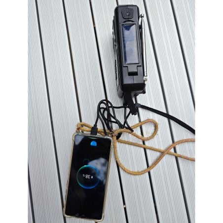 Origin Outdoors Kurbelradio Multi DAB+ als Powerbank genutzt