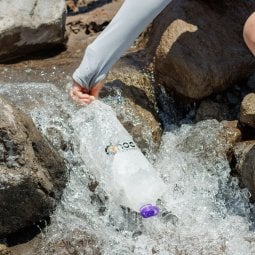 Cnoc VectoX 28 mm Faltflasche kann mit der großen Öffnung schnell aufgefüllt werden