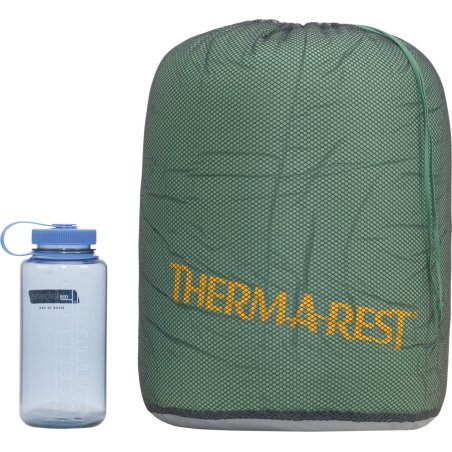 Therm-a-Rest Corus 20 Quilt im mitgelieferten Aufbewahrungssack gelagert