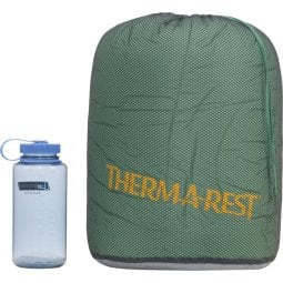 Therm-a-Rest Corus 20 Quilt im mitgelieferten Aufbewahrungssack gelagert