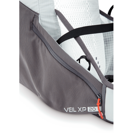 Rab Veil XP 20 wasserdichter Rucksack mit Reißverschlusstasche am Hüftgurtansatz an einer Seite