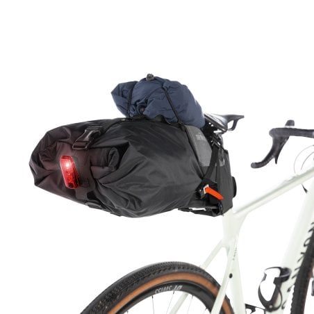 Tatonka Saddle Stuffbag Holder mit Kordelzug für außen befestigte Ausrüstung und Halterung für Lampe