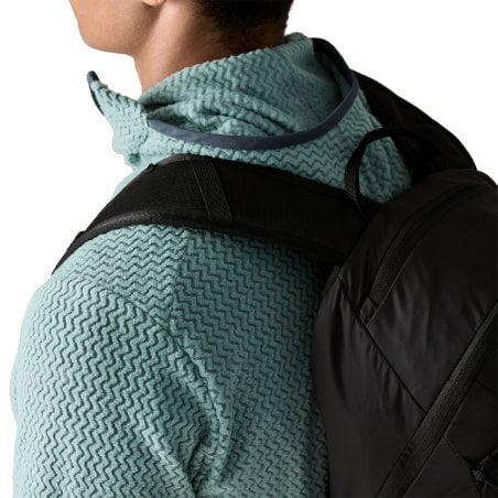 Patagonia R1 Air Full-Zip Hoody Blue Sage mit versetzten Nähten für bequemen Rucksacktransport