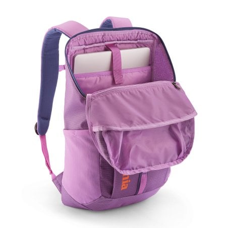 Patagonia Black Hole Pack 25L Daypack geöffnet zur Ansicht Laptopfach, beispielhaft in anderer Farbe