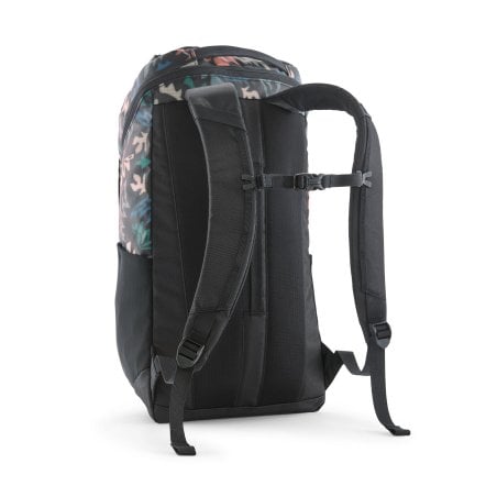 Rückseite des Patagonia Black Hole Pack 25L Tagesrucksacks Kalaido Black