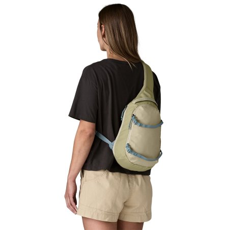 Patagonia Atom Sling 8L Umhängetasche liegt bequem am Rücken an