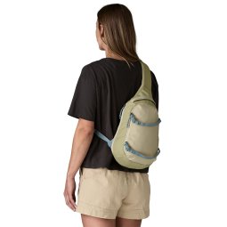 Patagonia Atom Sling 8L Umhängetasche liegt bequem am Rücken an