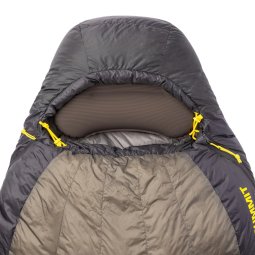 Sea to Summit Aeros Ultralight Reisekissen im Schlafsack genutzt