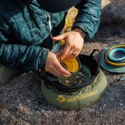 Sea to Summit Kitchen Sink faltbare Spülschüssel im Einsatz