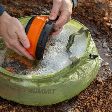 Sea to Summit Ultra Sil Kitchen Sink Spülschüssel 10 Liter Größe im Einsatz