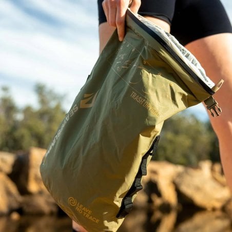 Sea to Summit Trash Dry Bag Müllbeutel im Einsatz
