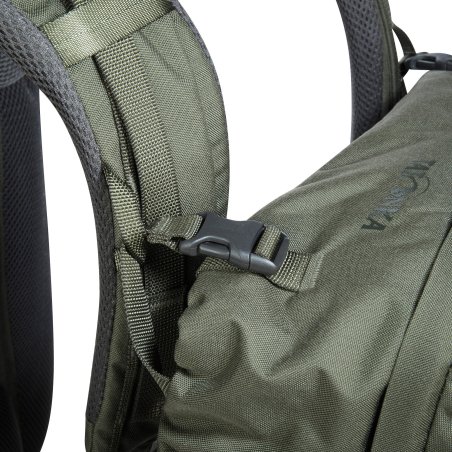 Detailansicht Deckelfach an den Schulterträgern des Tatonka Yukon 70+10 BC Rucksacks befestigt