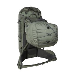 Tatonka Yukon 70+10 BC Rucksack mit Deckelfach vorne befestigt an den Schulterträgern