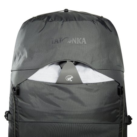 Robuste Schlaufe zur Befestigung deines Helms am Tatonka Norix 34 Rucksack