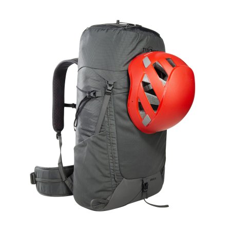 Helm beispielhaft am Tatonka Norix 34 Rucksack montiert
