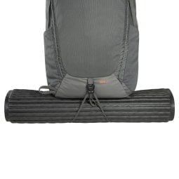 Tatonka Norix 27 Tagesrucksack mit der Möglichkeit eine Isomatte unter dem Boden zu fixieren