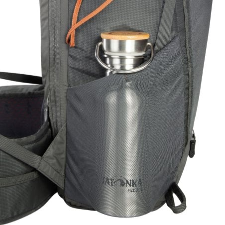 Tatonka Norix 27 Tagesrucksack mit elastischen Seitentaschen für Trinkflaschen