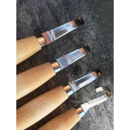 Morakniv Schnitzmesser 164 Right Hand mit den anderen Hook Knives nebeneinander