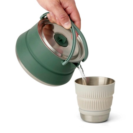 Sea to Summit Detour Collapsible Kettle 1,6l zusammen mit separat erhältlichem Faltbecher