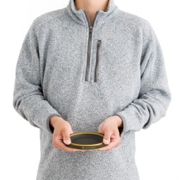 Sea to Summit Frontier UL Collapsible Bowl in der Hand gehalten