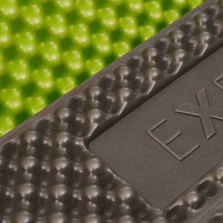 Detailansicht der Oberflächenstruktur der Exped Flex 1.5R Isomatte aus Schaumstoff