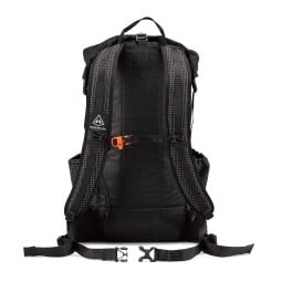 Hyperlite Mountain Gear Elevate 22 ultraleichter Tagesrucksack black Rückseite mit Schultergurten