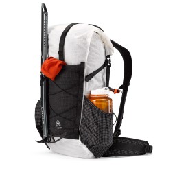Hyperlite Mountain Gear Elevate 22 Daypack beispielhaft mit Ausrüstung bepackt