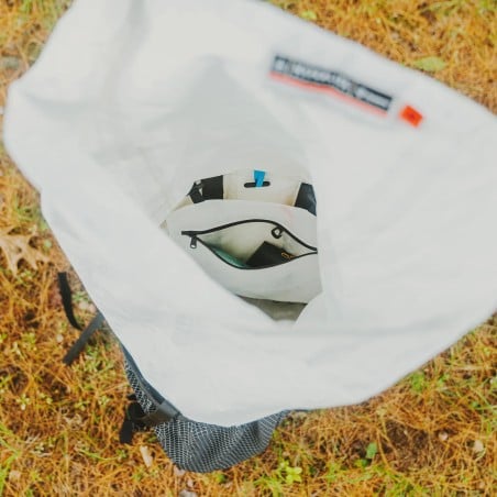 Hyperlite Mountain Gear Inside Pack Pocket beispielhaft im Rucksack eingesetzt