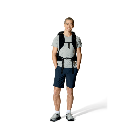 Rab Syclon XP 40 wasserdichter Rucksack Black/Dark Pewter getragen, von vorne