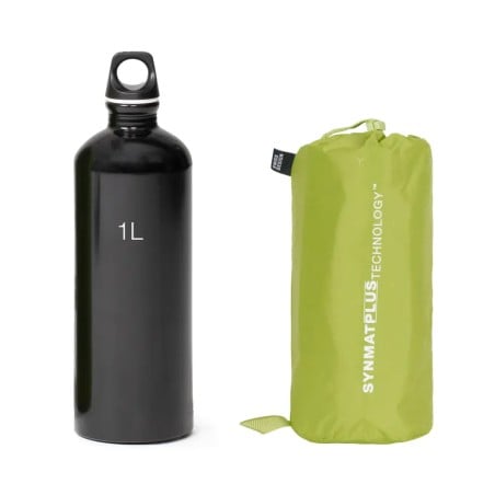 Exped Ultra 6.5R Isomatte Mumie Packmaß neben einer 1 Liter Flasche