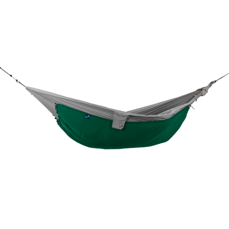 Ticket To The Moon Moonquilt Compact Forest Green unter einer Hängematte montiert