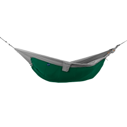 Ticket To The Moon Moonquilt Compact Forest Green unter einer Hängematte montiert