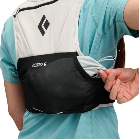 Black Diamond Distance 6 Hydration Vest mit gut erreichbarem Fach auf der Rückseite