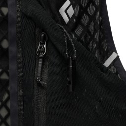 Black Diamond Distance 8 Backpack  Detailansicht Pfeife und Reißverschlussfach
