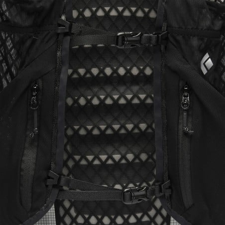 gut belüftetes Rückensystem am Black Diamond Distance 8 Backpack