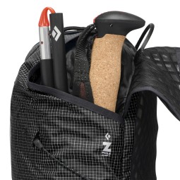 Black Diamond Distance 8 Backpack Black mit seitlichen Taschen für faltbare Trekkingstöcke